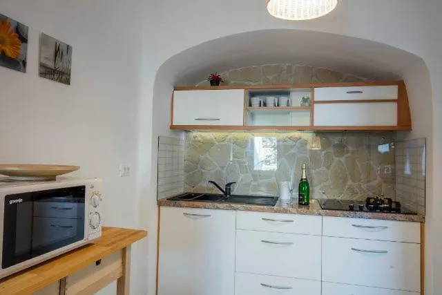 Season4All Apartments Mali Losinj